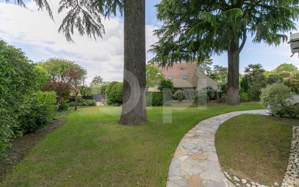 Maison à vendre    9 pièces •  Sucy-en-Brie