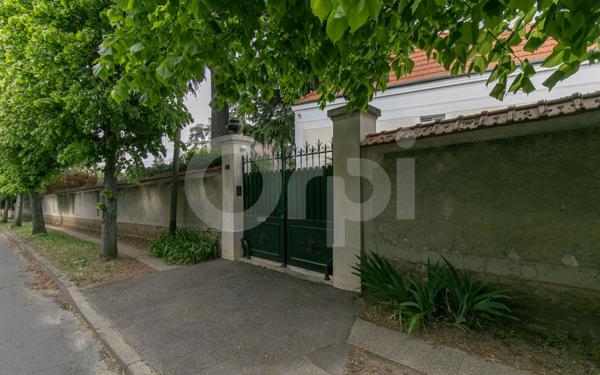 Maison à vendre    9 pièces •  Sucy-en-Brie