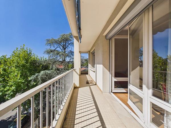 Appartement T3 avec balcon, cave et stationnement Avenue Victor Hugo