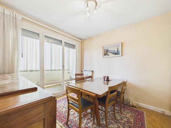 Appartement T3 avec balcon, cave et stationnement Avenue Victor Hugo
