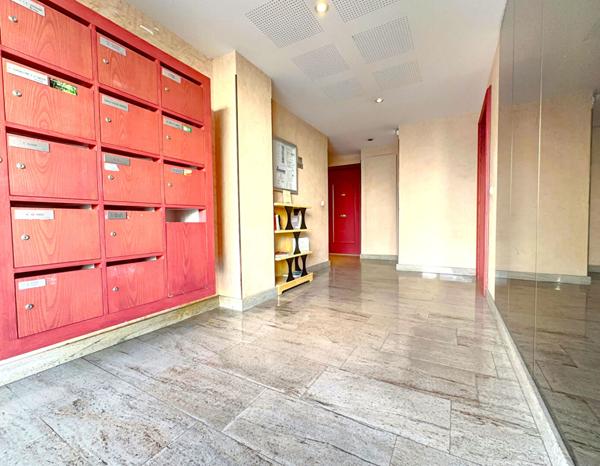 Appartement T4 de 89m² en rez de jardin privatif de 55m² et terrasse de 13m²