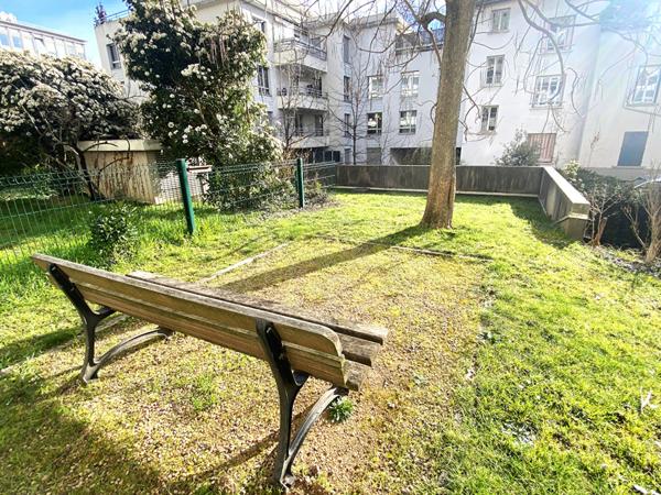 Appartement T4 de 89m² en rez de jardin privatif de 55m² et terrasse de 13m²