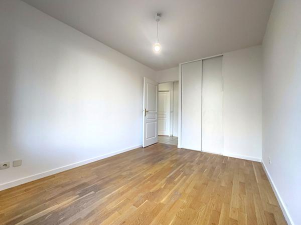 Appartement T4 de 89m² en rez de jardin privatif de 55m² et terrasse de 13m²