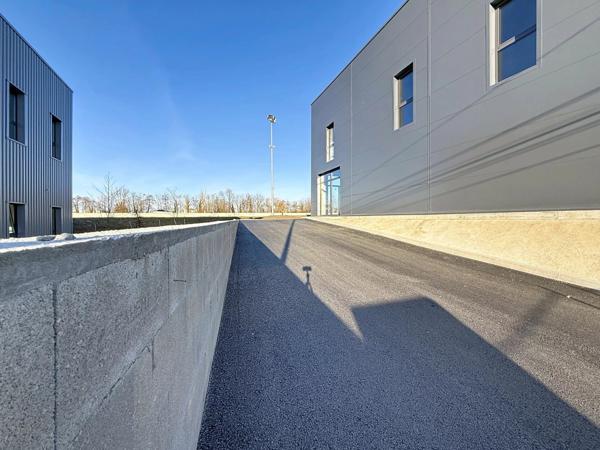 Location Local commercial 1 pièces 400 m2 à Bourgoin-Jallieu