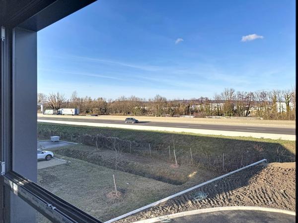 Location Local commercial 1 pièces 400 m2 à Bourgoin-Jallieu