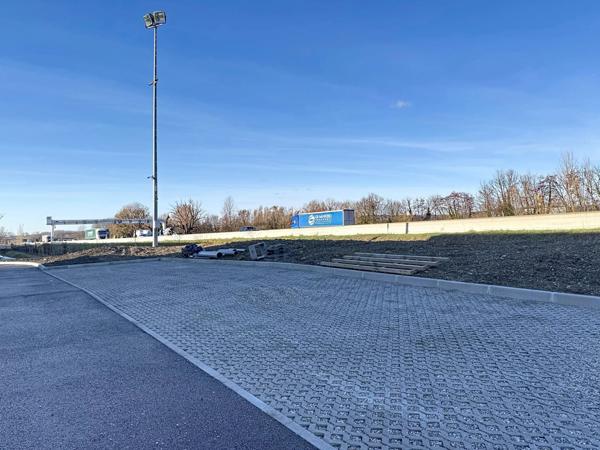 Location Local commercial 1 pièces 400 m2 à Bourgoin-Jallieu