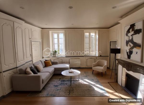 Laissez vous séduire, pour ce très spacieux appartement type 3 à environ 150 m des commerces au centre-ville de Vesoul.
Imaginez vous...dans cet appartement qui vous propose: une entrée indépendante, une chambre avec placard, une grande cuisine de 18m2 avec un grand cellier de 6m2, votre pièce de vie salon spacieux avec le cachet de l'ancien et ses moulures , une seconde grande chambre de 15m2, une salle de bains+ wc.
L'appartement est à rénover, les photos en annonce sont du home-staging d'aménagement intérieur, pour avoir un visuel de décoration, honoraires inclus charge vendeur.
Pour information, avec le nouveau classement DPE au 1 janvier 2027, l'appartement va etre classé D.
Renseignements et rendez vous du lundi au samedi de 8h à 20 h.