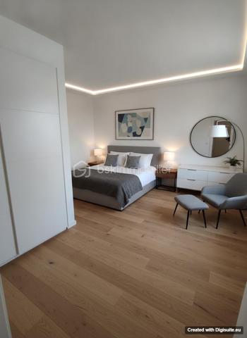 Laissez vous séduire, pour ce très spacieux appartement type 3 à environ 150 m des commerces au centre-ville de Vesoul.
Imaginez vous...dans cet appartement qui vous propose: une entrée indépendante, une chambre avec placard, une grande cuisine de 18m2 avec un grand cellier de 6m2, votre pièce de vie salon spacieux avec le cachet de l'ancien et ses moulures , une seconde grande chambre de 15m2, une salle de bains+ wc.
L'appartement est à rénover, les photos en annonce sont du home-staging d'aménagement intérieur, pour avoir un visuel de décoration, honoraires inclus charge vendeur.
Pour information, avec le nouveau classement DPE au 1 janvier 2027, l'appartement va etre classé D.
Renseignements et rendez vous du lundi au samedi de 8h à 20 h.