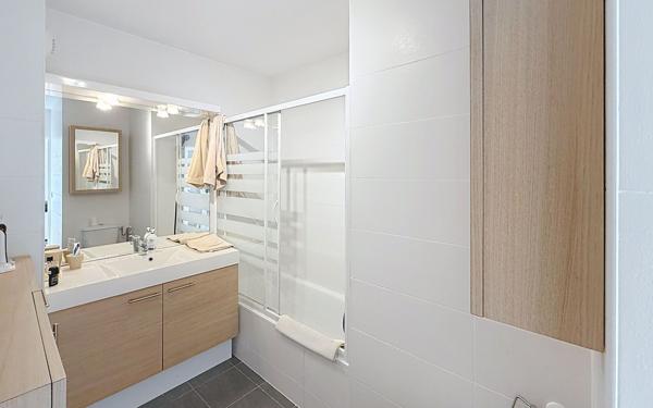 Appartement à vendre    2 pièces •  Nice