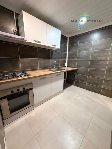 Petite maison mitoyenne F2 à LE PORT