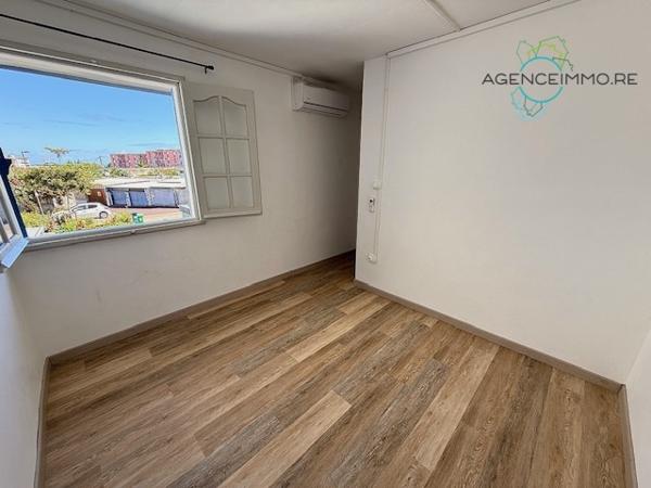 Petite maison mitoyenne F2 à LE PORT