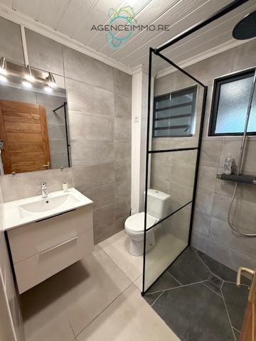 Petite maison mitoyenne F2 à LE PORT