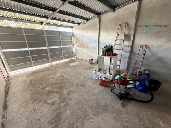 Petite maison mitoyenne F2 à LE PORT