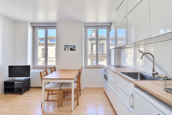 BORDEAUX BASTIDE – Immeuble mixte de 10pièces