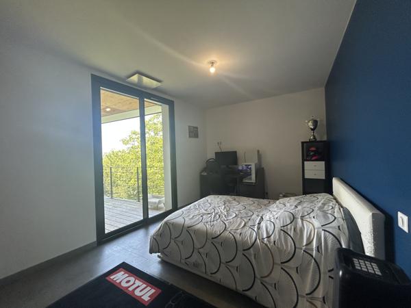 Agen (47000) MAISON D'ARCHITECTE DE 163 M2 AVEC 4 CHAMBRES, GARAGE, SOUS SOL ET TERRAIN DE 5600 M2