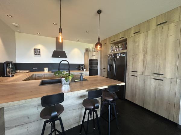 Agen (47000) MAISON D'ARCHITECTE DE 163 M2 AVEC 4 CHAMBRES, GARAGE, SOUS SOL ET TERRAIN DE 5600 M2