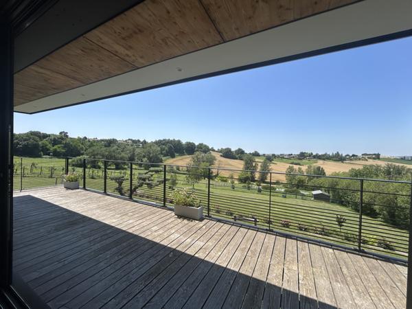 Agen (47000) MAISON D'ARCHITECTE DE 163 M2 AVEC 4 CHAMBRES, GARAGE, SOUS SOL ET TERRAIN DE 5600 M2