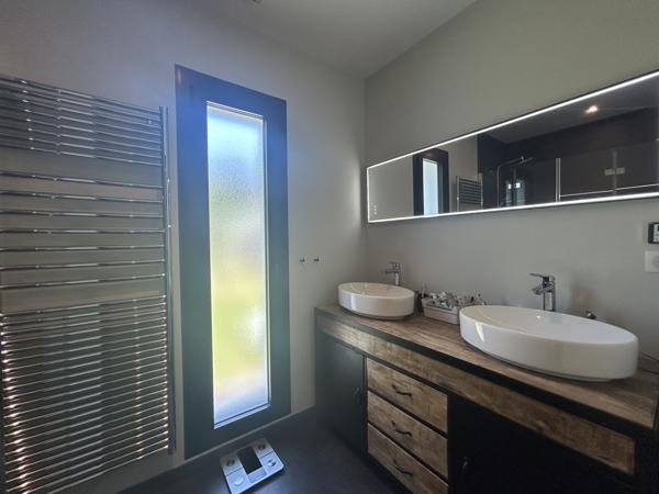 Agen (47000) MAISON D'ARCHITECTE DE 163 M2 AVEC 4 CHAMBRES, GARAGE, SOUS SOL ET TERRAIN DE 5600 M2