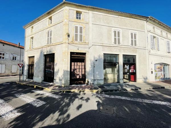 Immeuble de ville avec local commercial