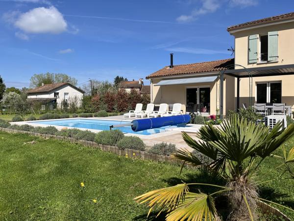 Superbe maison familiale avec piscine chauffée