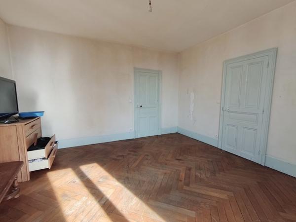 Immeuble à vendre 337 920 € Issoudun 298 m² DPE D