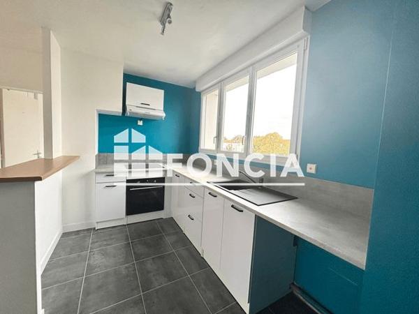 Location Appartement 4 pièces 58.3 m² - 79 A 85 RUE LEDRU ROLLIN Rochefort 17300