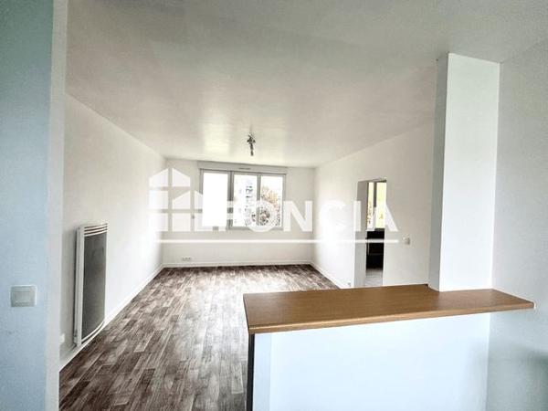 Location Appartement 4 pièces 58.3 m² - 79 A 85 RUE LEDRU ROLLIN Rochefort 17300