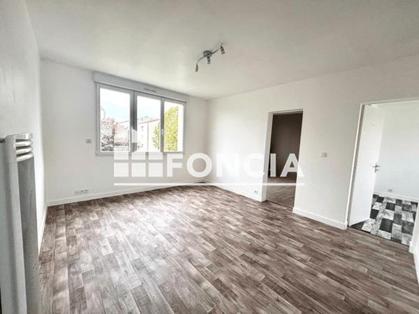 Location Appartement 4 pièces 58.3 m² - 79 A 85 RUE LEDRU ROLLIN Rochefort 17300
