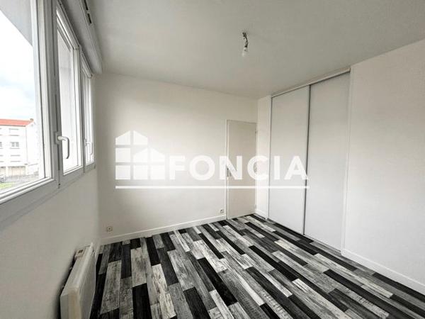 Location Appartement 4 pièces 58.3 m² - 79 A 85 RUE LEDRU ROLLIN Rochefort 17300