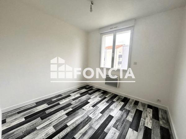 Location Appartement 4 pièces 58.3 m² - 79 A 85 RUE LEDRU ROLLIN Rochefort 17300