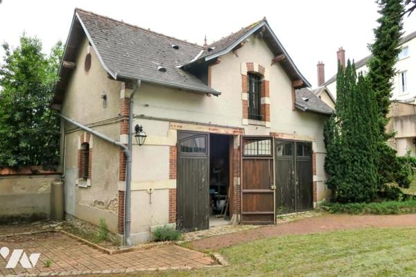 Maison T11 - Sous-sol / Rez-de-jardin - Dépendances - Garage - Terrasses - Jardin. 1 586 m² cadastré