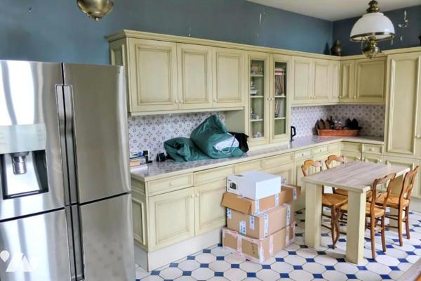 Maison T11 - Sous-sol / Rez-de-jardin - Dépendances - Garage - Terrasses - Jardin. 1 586 m² cadastré