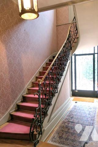 Maison T11 - Sous-sol / Rez-de-jardin - Dépendances - Garage - Terrasses - Jardin. 1 586 m² cadastré