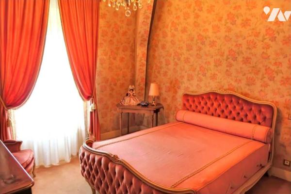 Maison T11 - Sous-sol / Rez-de-jardin - Dépendances - Garage - Terrasses - Jardin. 1 586 m² cadastré