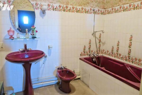 Maison T11 - Sous-sol / Rez-de-jardin - Dépendances - Garage - Terrasses - Jardin. 1 586 m² cadastré