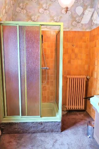 Maison T11 - Sous-sol / Rez-de-jardin - Dépendances - Garage - Terrasses - Jardin. 1 586 m² cadastré