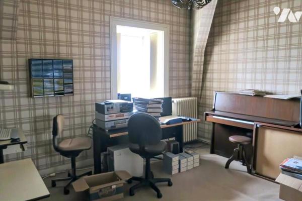 Maison T11 - Sous-sol / Rez-de-jardin - Dépendances - Garage - Terrasses - Jardin. 1 586 m² cadastré