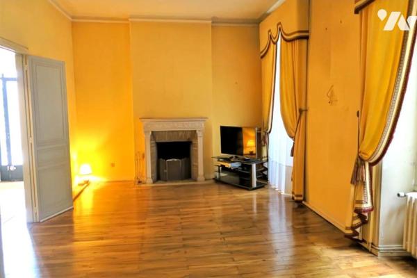 Maison T11 - Sous-sol / Rez-de-jardin - Dépendances - Garage - Terrasses - Jardin. 1 586 m² cadastré