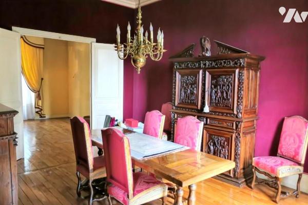 Maison T11 - Sous-sol / Rez-de-jardin - Dépendances - Garage - Terrasses - Jardin. 1 586 m² cadastré