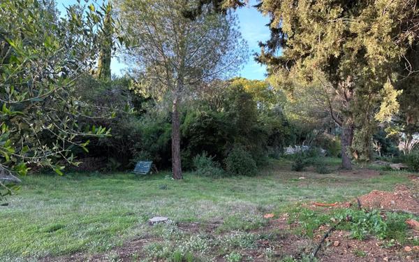 Terrain à vendre    La Garde