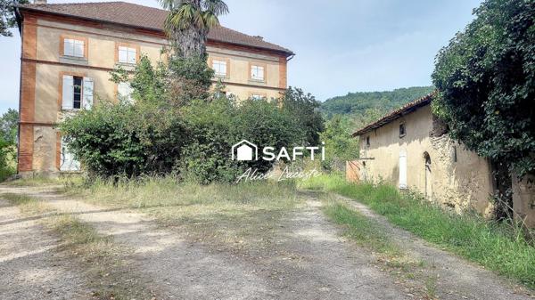 Maison de maître avec dependance en pierre à rénover
