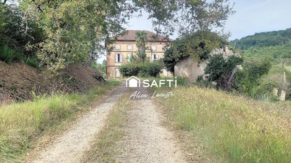Maison de maître avec dependance en pierre à rénover