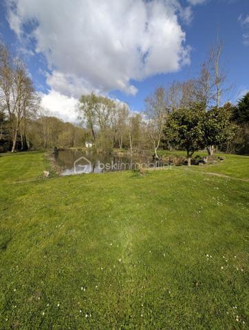 Terrain de 4 442 m²