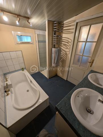 Terrain de 4 442 m²