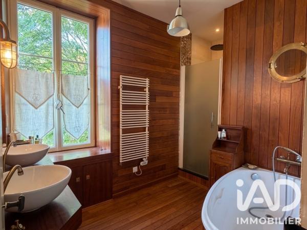 Maison à vendre 9 pièces 240 m² Moncoutant-sur-Sèvre