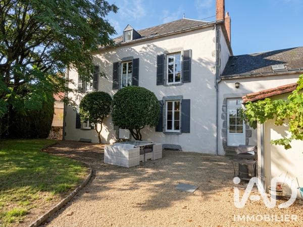 Maison à vendre 9 pièces 240 m² Moncoutant-sur-Sèvre