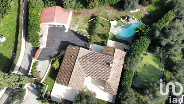 Maison traditionnelle 6 pièces de 170 m² à Contes (06390)