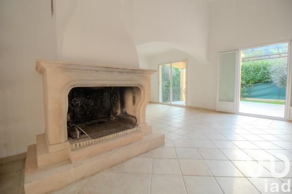 Maison traditionnelle 6 pièces de 170 m² à Contes (06390)