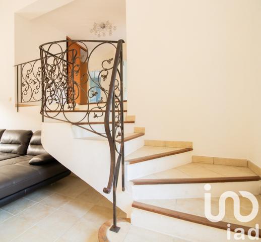 Maison traditionnelle 6 pièces de 170 m² à Contes (06390)