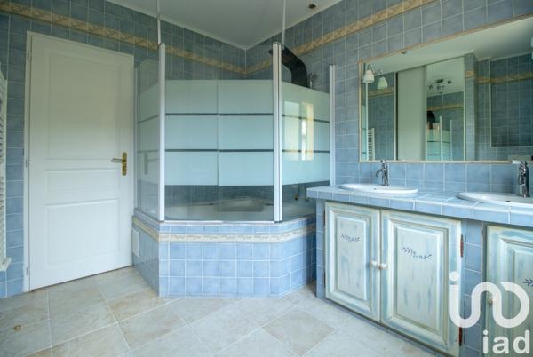 Maison traditionnelle 6 pièces de 170 m² à Contes (06390)